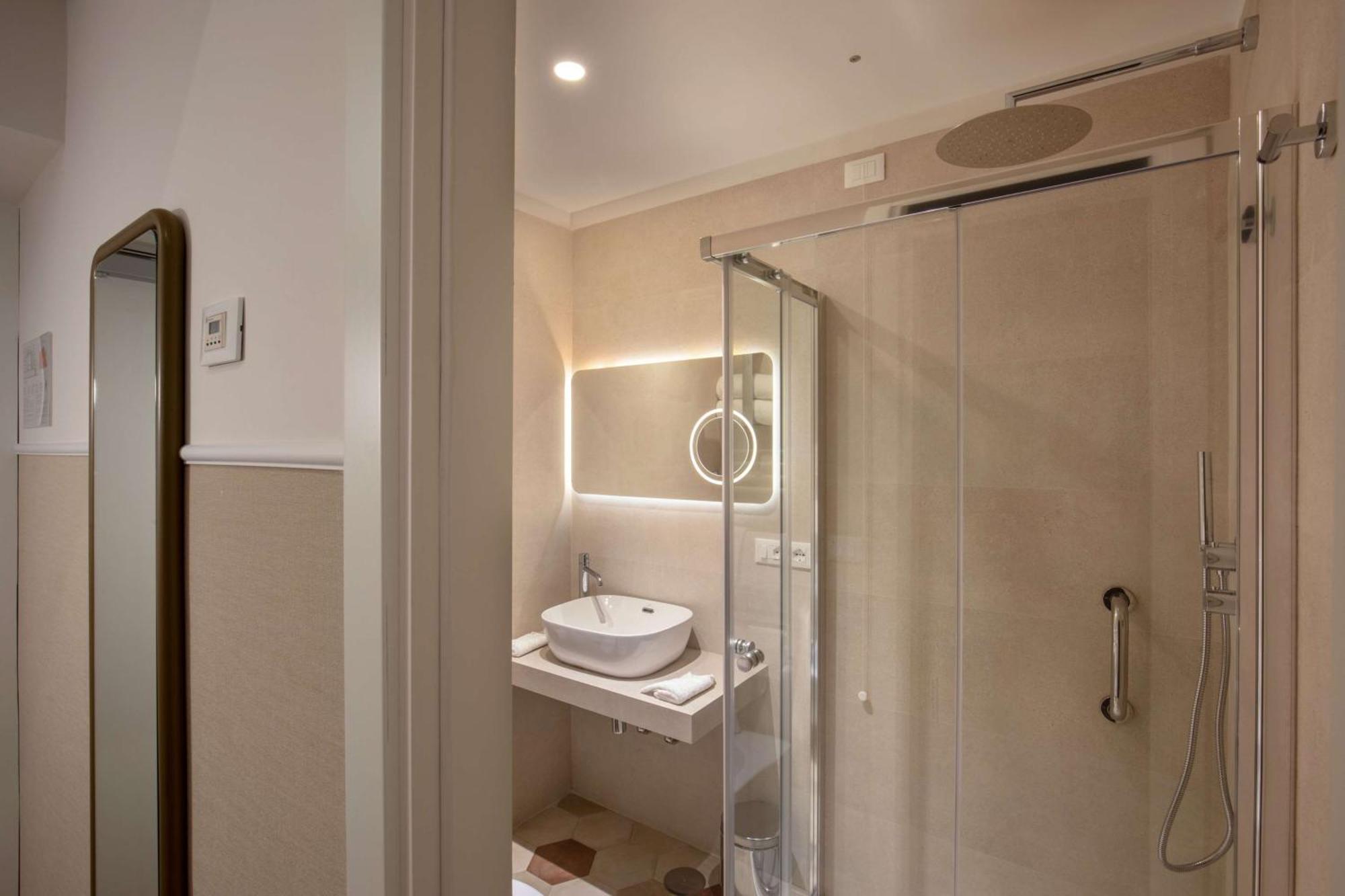Cosmopolita Rome, Tapestry Collection By Hilton 4* Roma